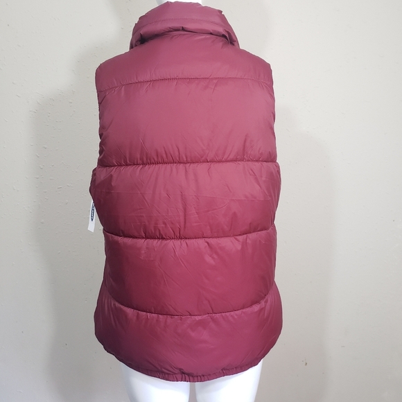Old navy puffer vest women burgandy size M NWT - Picture 2 of 8